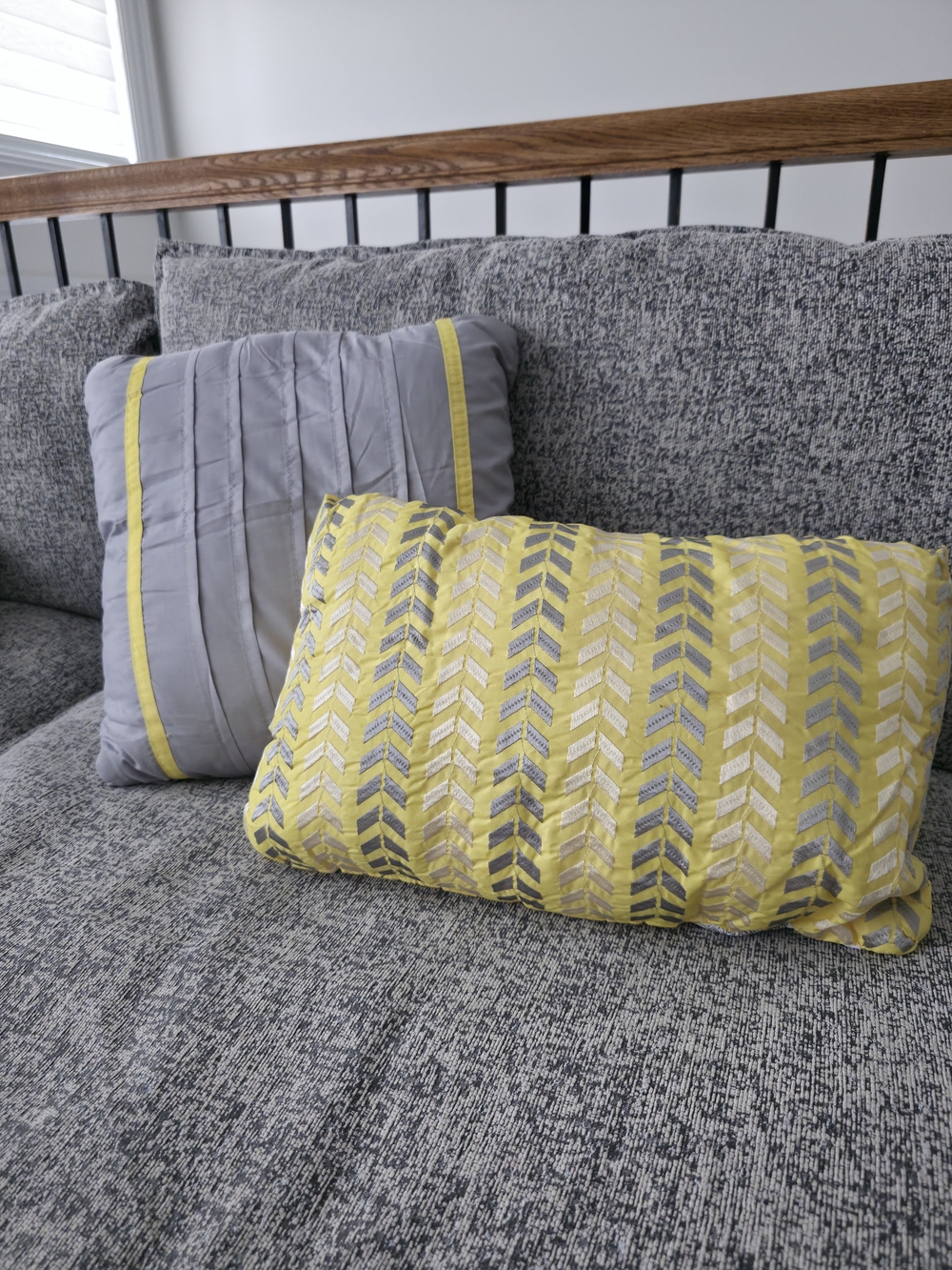[Brand New] Gray and Yellow Decorative Throw Pillows - Home Accents(Set)